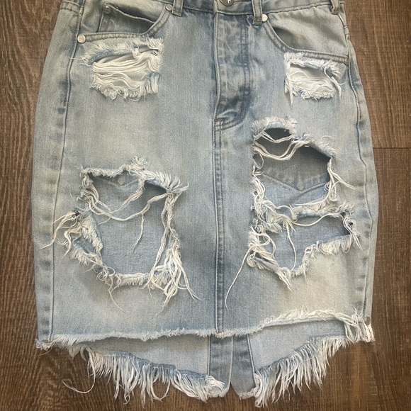 ONE- BY One Teaspoon size 24 distressed mini skirt in EUC - Picture 6 of 14